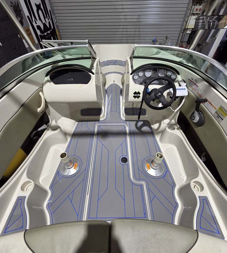 Sea Ray bowrider — full cockpit in custom blue & grey