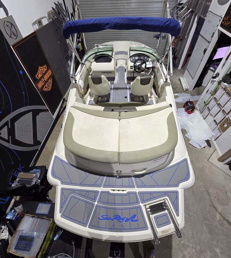 Sea Ray — swim platform & aft deck, routed logo