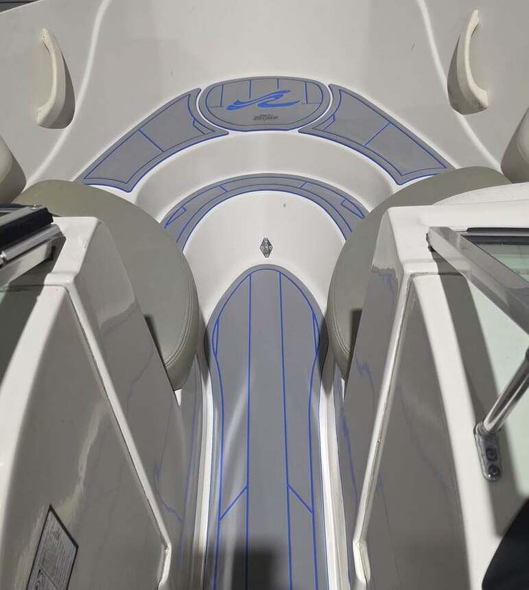 Bow section — flowing pattern around the seating